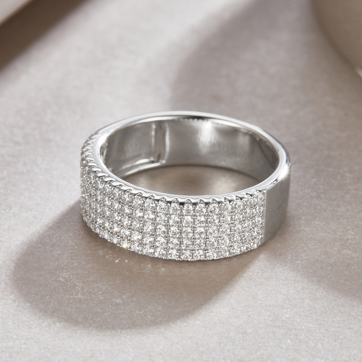 Light High End S925 Silver Moissanite Ring for Women